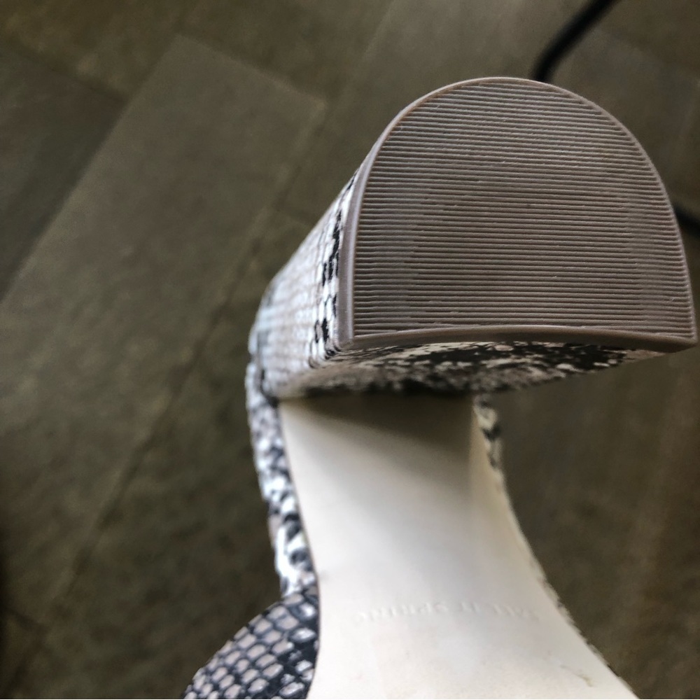 Call it Spring Heels​​ - Picture 3 of 8